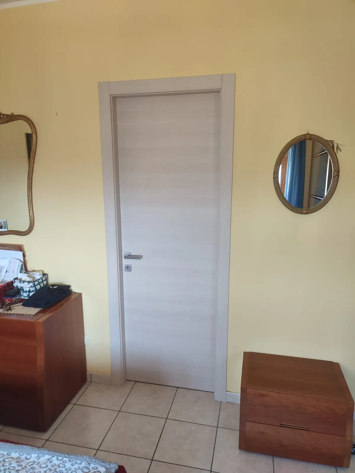 Porta da interno laminato effetto legno chiaro con telaio scuro - IS Metal Teramo